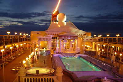 Luxury Dubai Canal Cruise with La Perle Silver Pass & Transfers